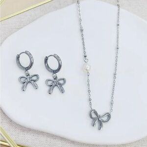 Stainless steel necklace and earrings set. Pretty Bow pendant with earrings.